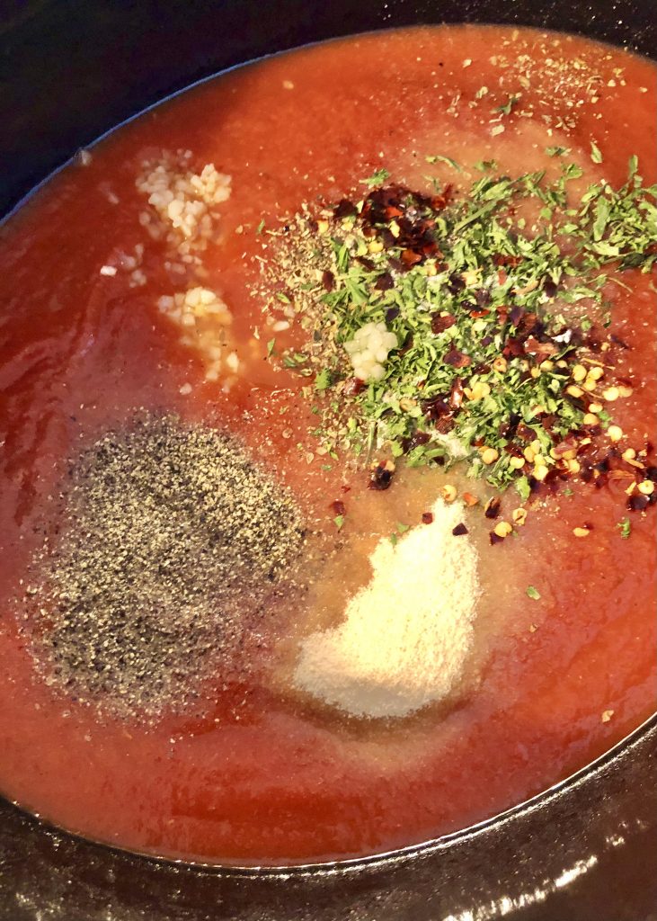 slow cooker cheesy tortellini sauce and spices